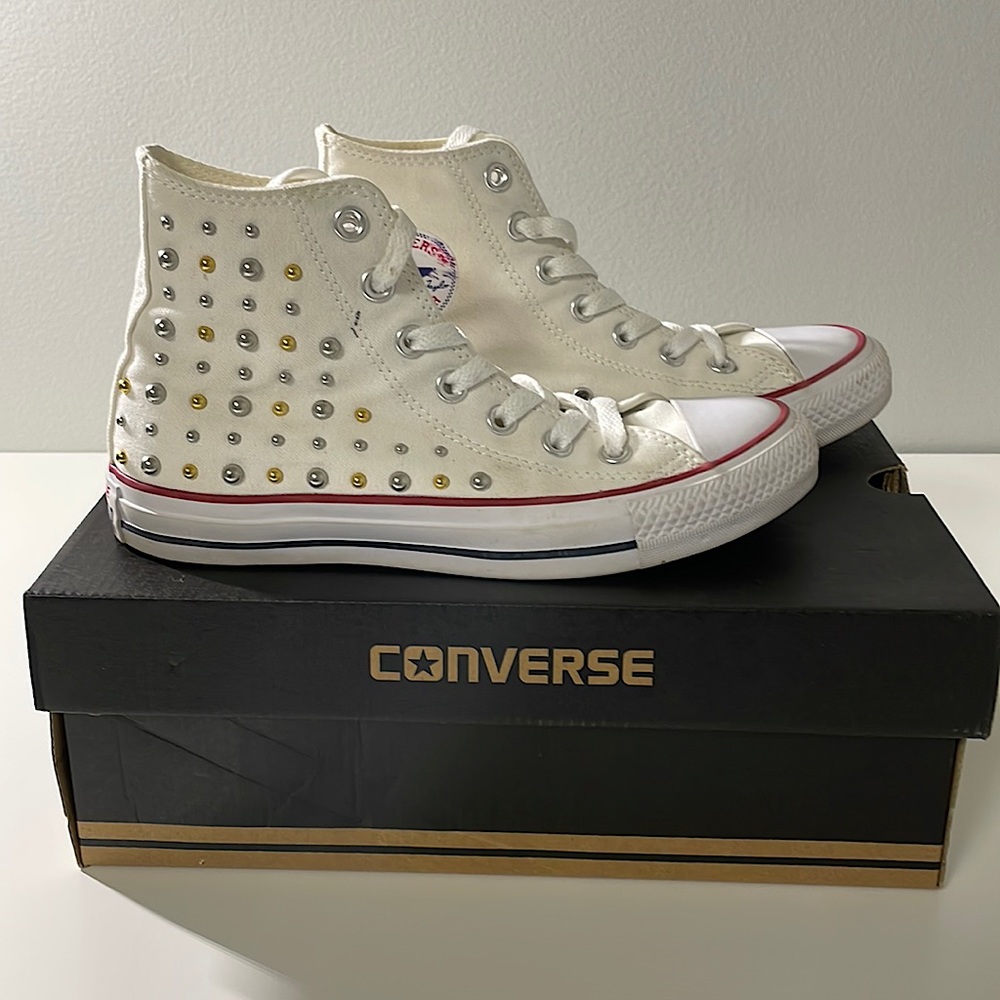 Converse All Star Studded White High-tops Women’s Size 6 EUC Chuck Taylor
